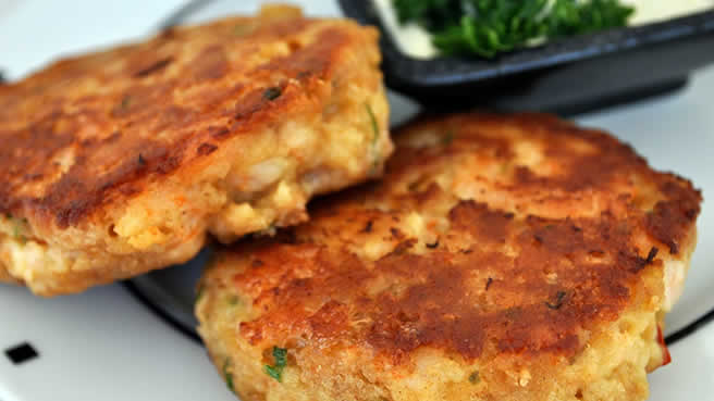What is a crab cake recipe from Rachael Ray?