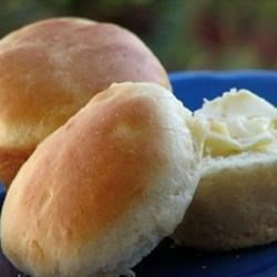 Holiday Bread: Quick Yeast Rolls |The Bread Makers
