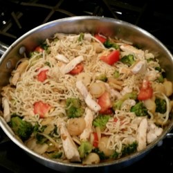 Ramen Noodle Stir-Fry with Chicken and Vegetables