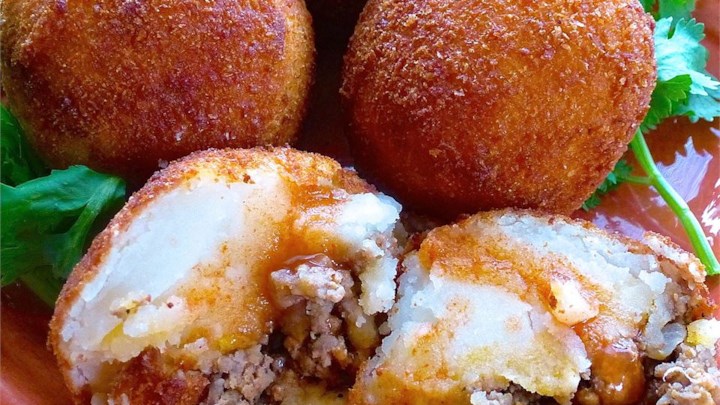 Papas Rellenas (Fried Stuffed Potatoes) Recipe