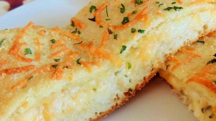 Easy Breezy Cheesy Stuffed Bread Domino S Copycat Recipe Recipe