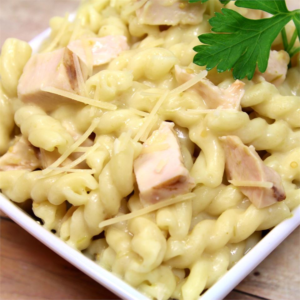 Creamy Chicken and Tomatillo Verde Pasta image