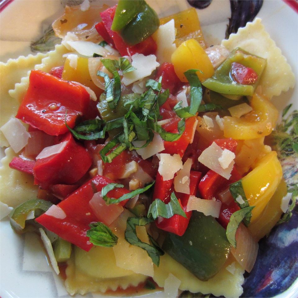 Cheese Ravioli with Three Pepper Topping_image