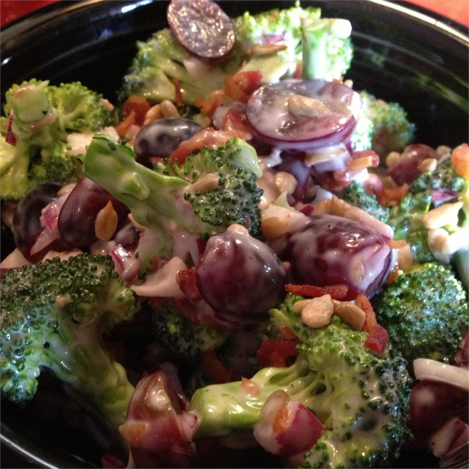 Broccoli Salad with Red Grapes, Bacon, and Sunflower Seeds_image