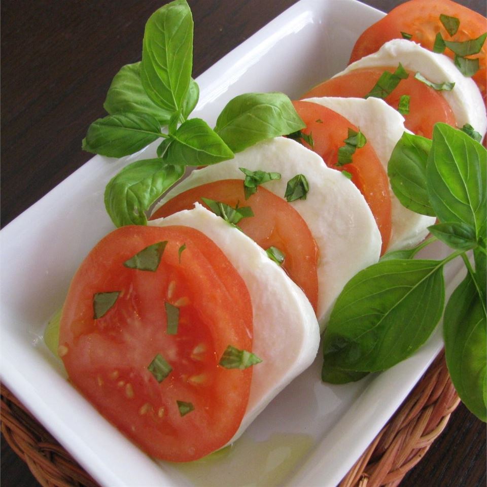 Tomato Mozzarella Salad_image