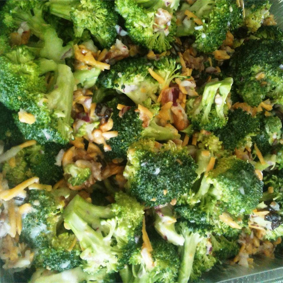 Sweet and Tangy Broccoli Salad Recipe