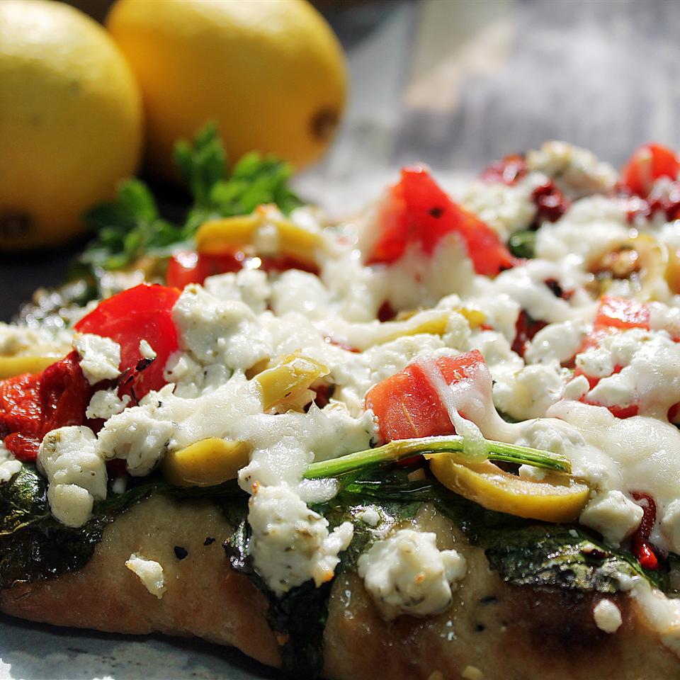 Individual Greek Pita Pizzas_image