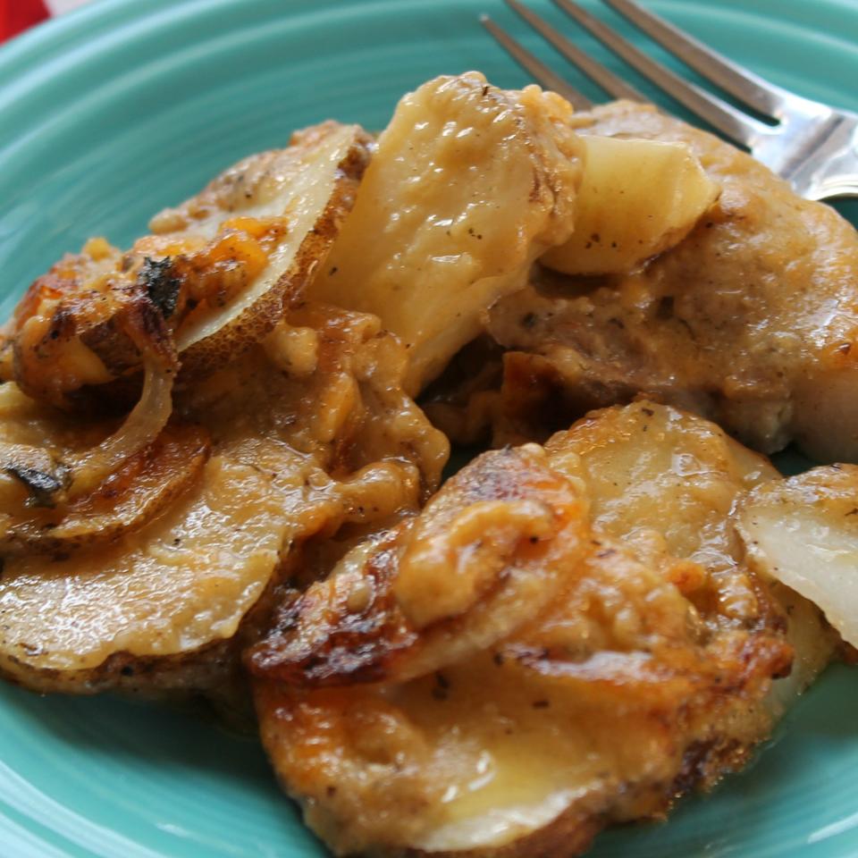 Pork Chops with Creamy Scalloped Potatoes_image
