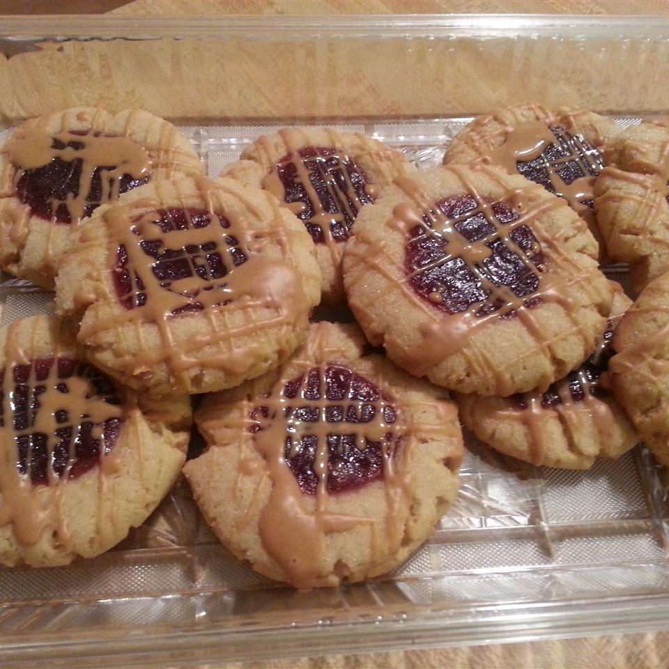 Peanut Butter and Jelly Thumbprint Shortbread Cookies_image