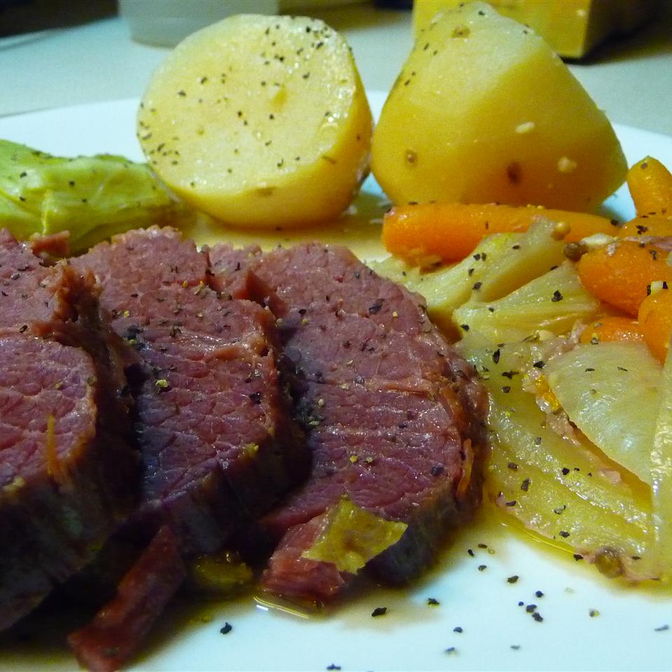 Easy Corned Beef and Cabbage_image