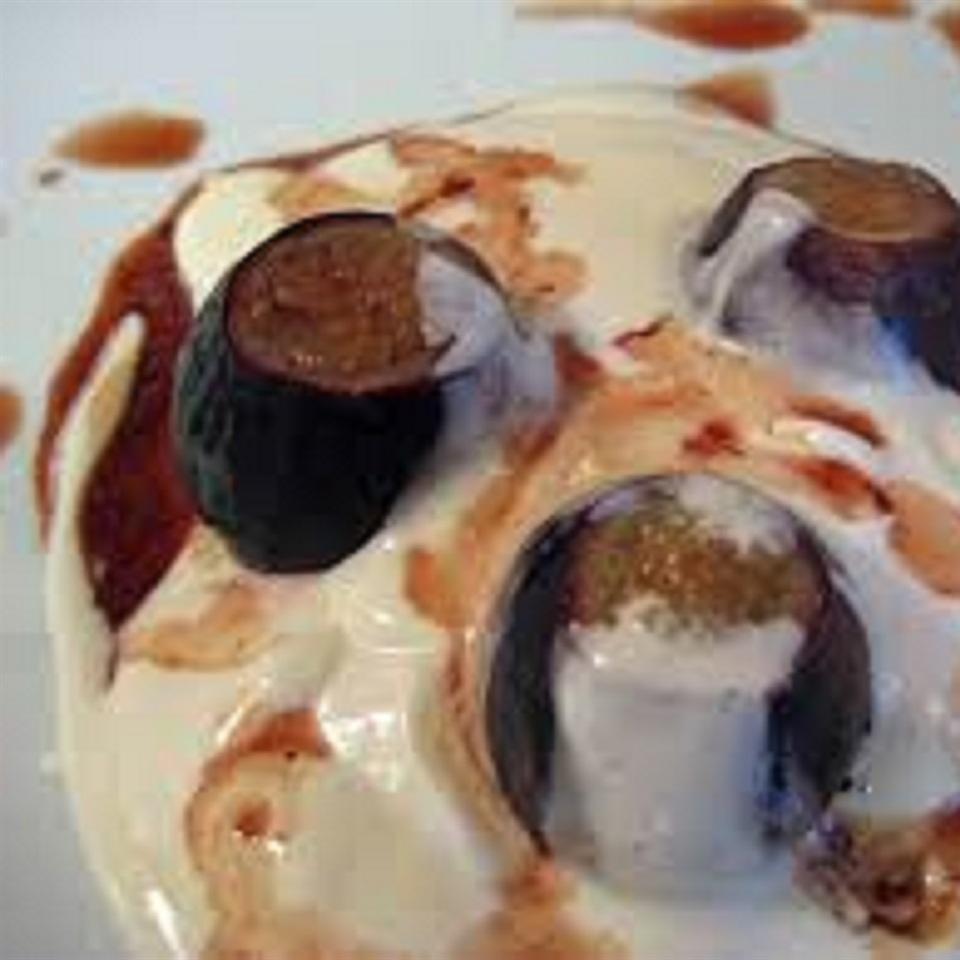 Vanilla Port Poached Figs with Honey Cream image