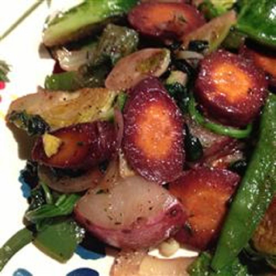 Sauteed Purple Carrot and Vegetable Medley_image