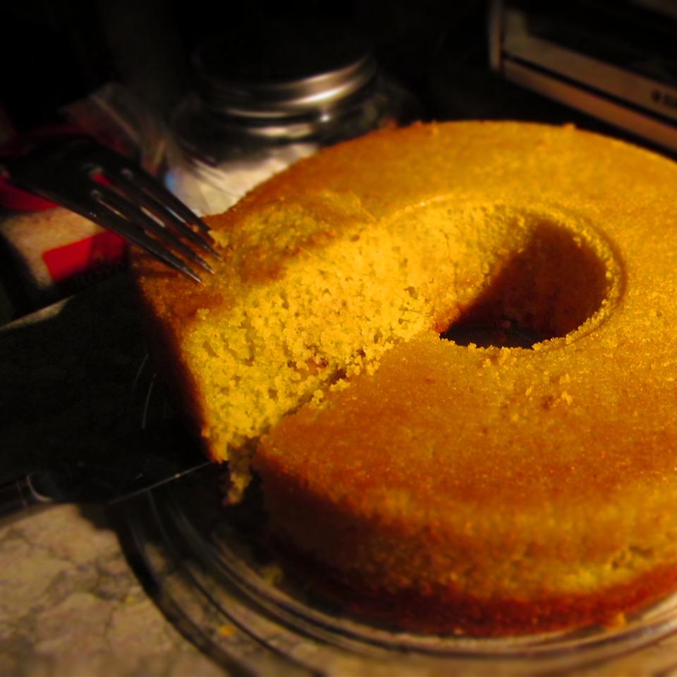 Sweet Cornmeal Cake Brazilian-Style_image