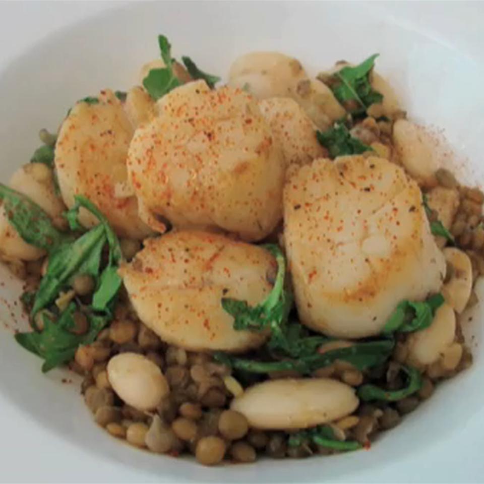 Scallops with Arugula, Lentils, and Butter Beans_image