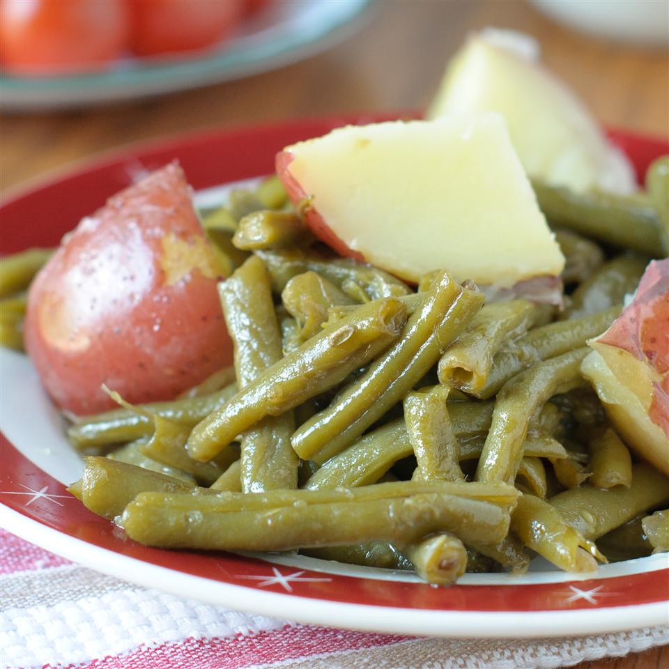 Country Style Green Beans with Red Potatoes_image