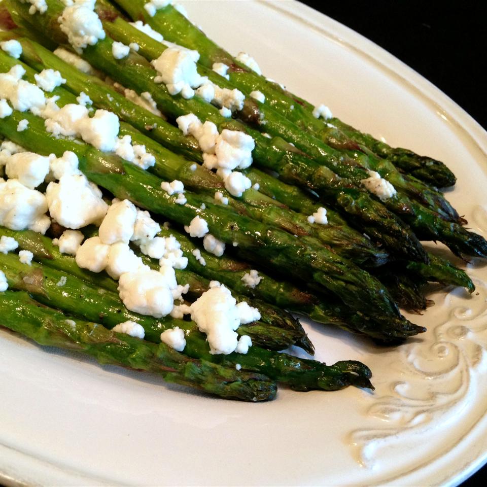 Roasted Asparagus with Herb Goat Cheese_image