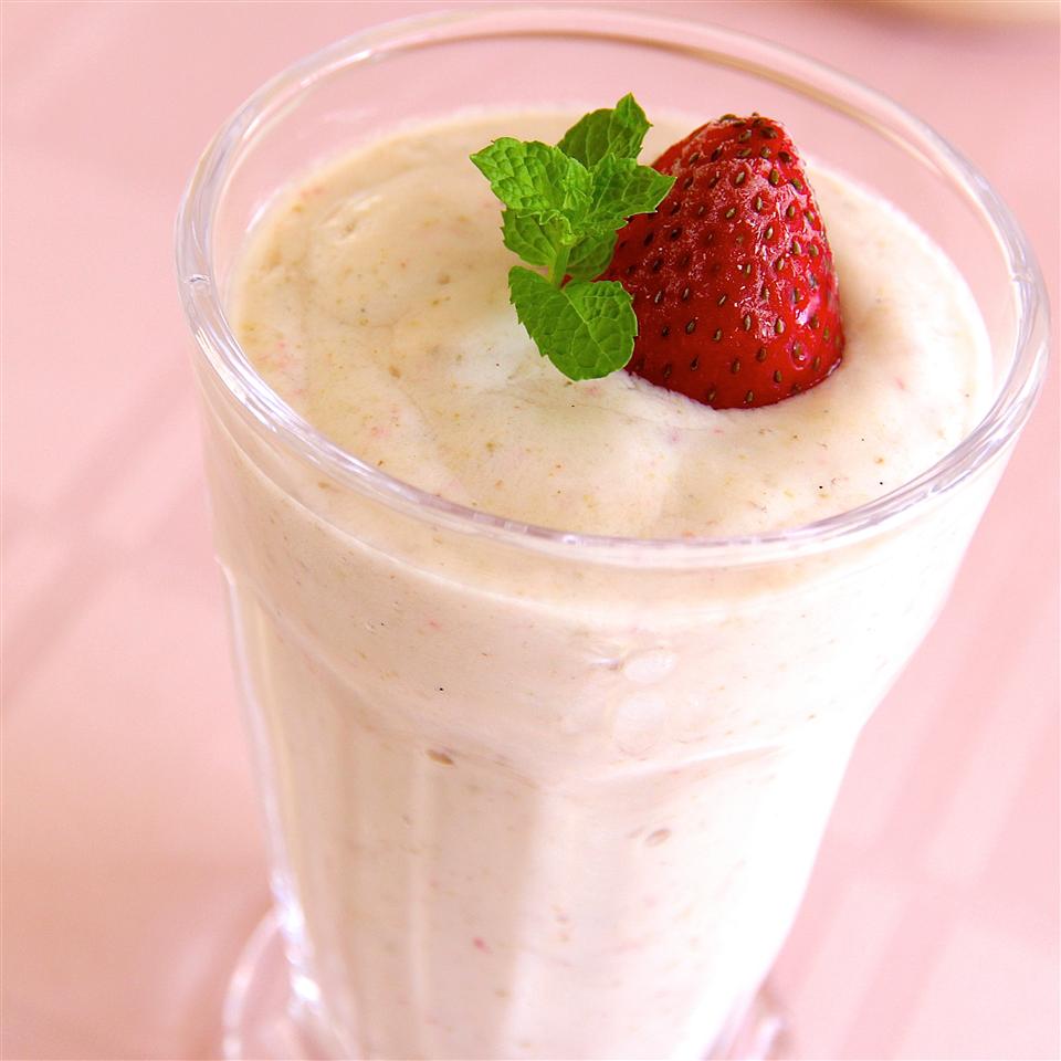Asian Pear and Strawberry Smoothie image