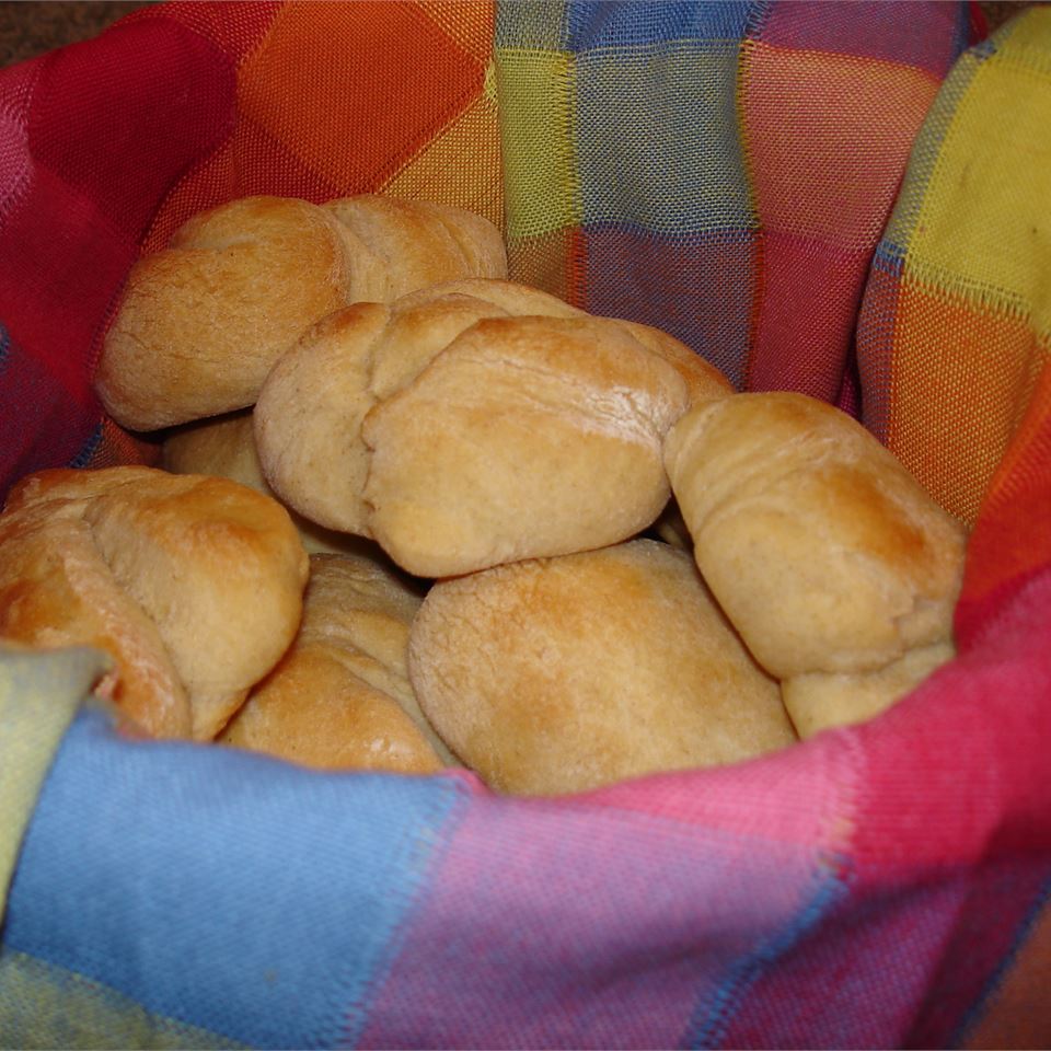 Hearty Wheat Yeast Rolls_image