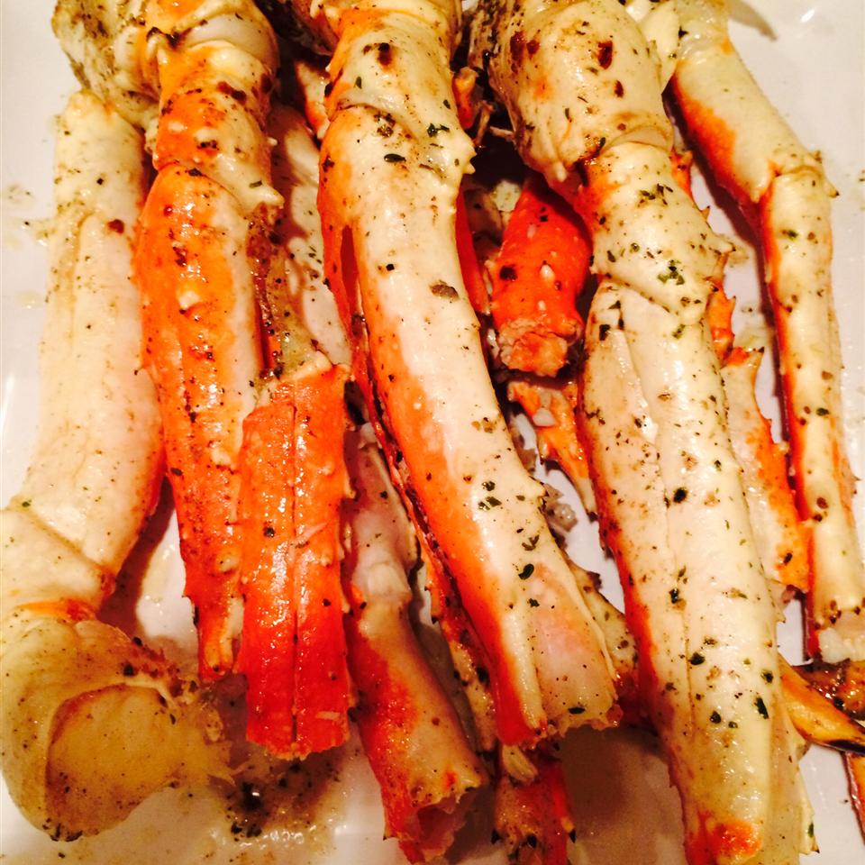 Crab Legs with Garlic Butter Sauce_image
