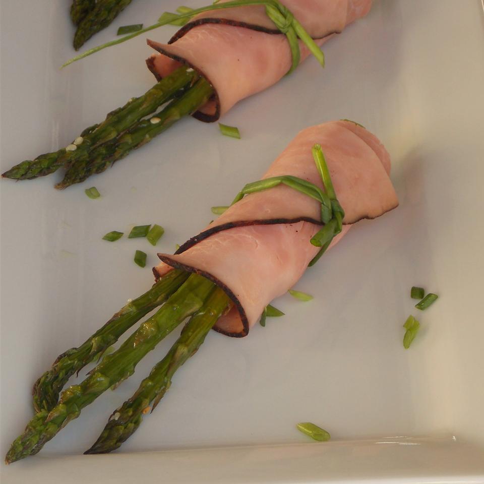 Black Forest Ham and Asparagus Bundles image