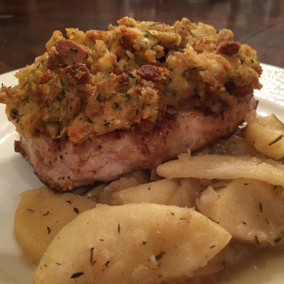 Apple Pork Chops and Stuffing_image