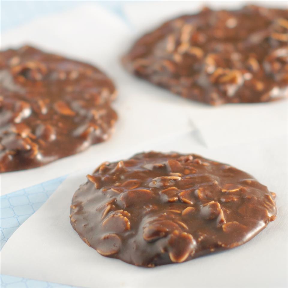 Super-Moist No-Bake Chocolate and Oatmeal Cookies image