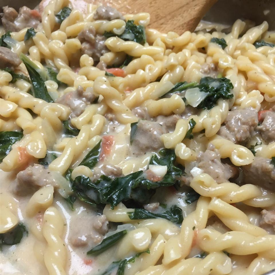 Creamy Kale and Pasta with Sweet Sausage_image