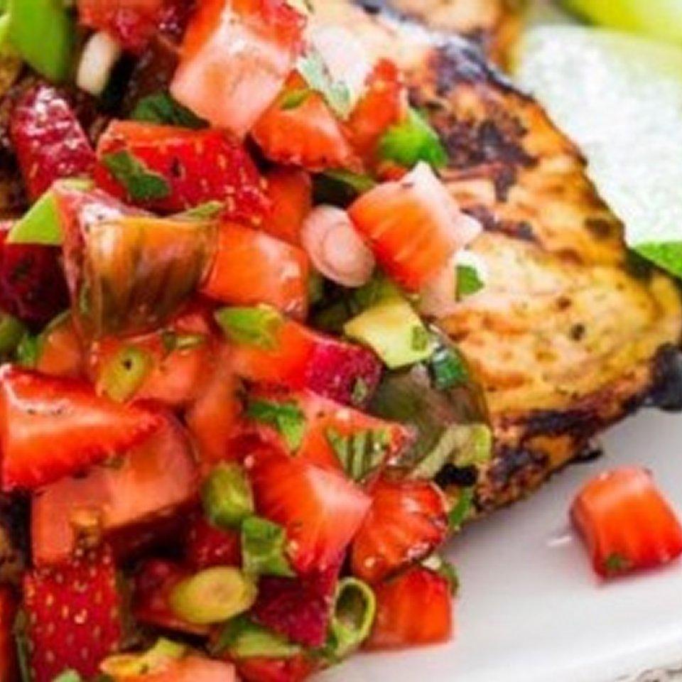 Cilantro-Lime Grilled Chicken with Strawberry Salsa_image