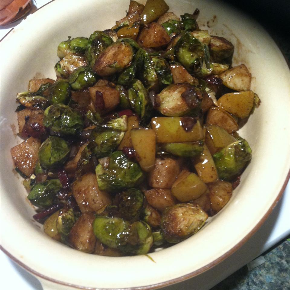 Roasted Brussels Sprouts with Pears_image