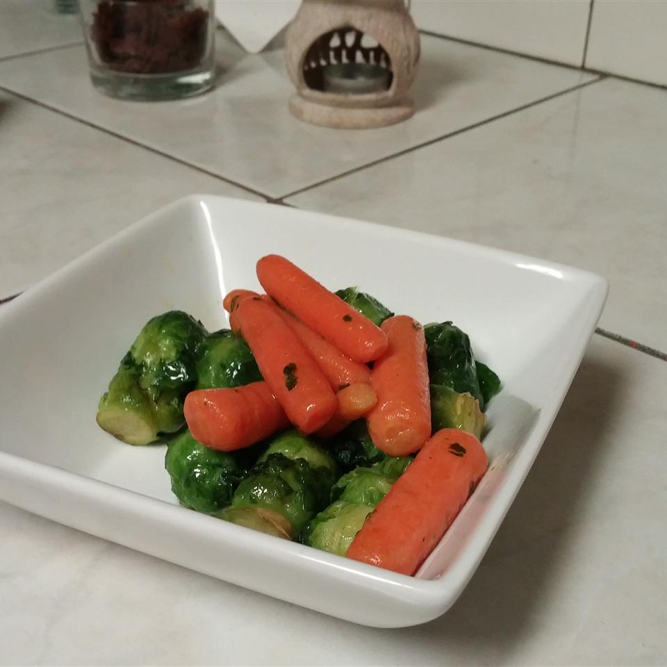 Brussels Sprouts and Baby Carrots Glazed with Brown Sugar and Pepper_image