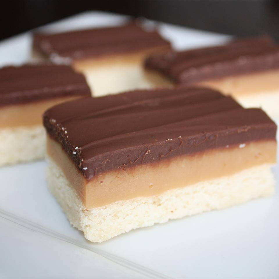 Caramel Shortbread Squares_image