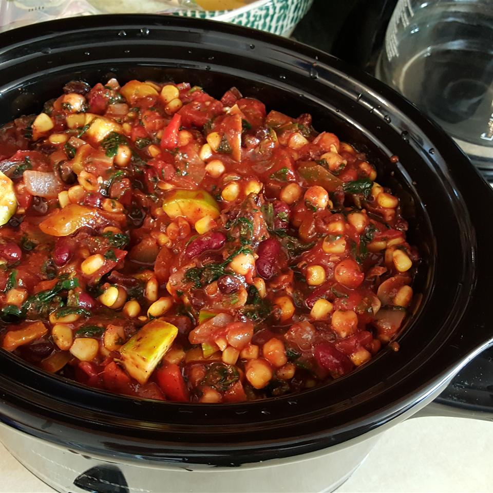 Hearty Vegan Slow-Cooker Chili_image