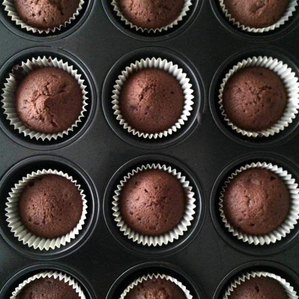 Easy Chocolate Cupcakes_image