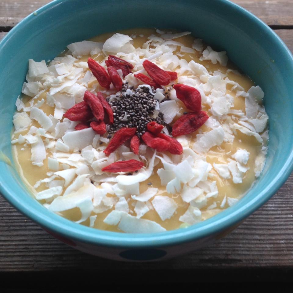 Smoothie Bowl with Mango and Coconut_image