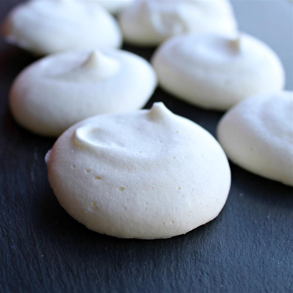 Vegan Meringues image