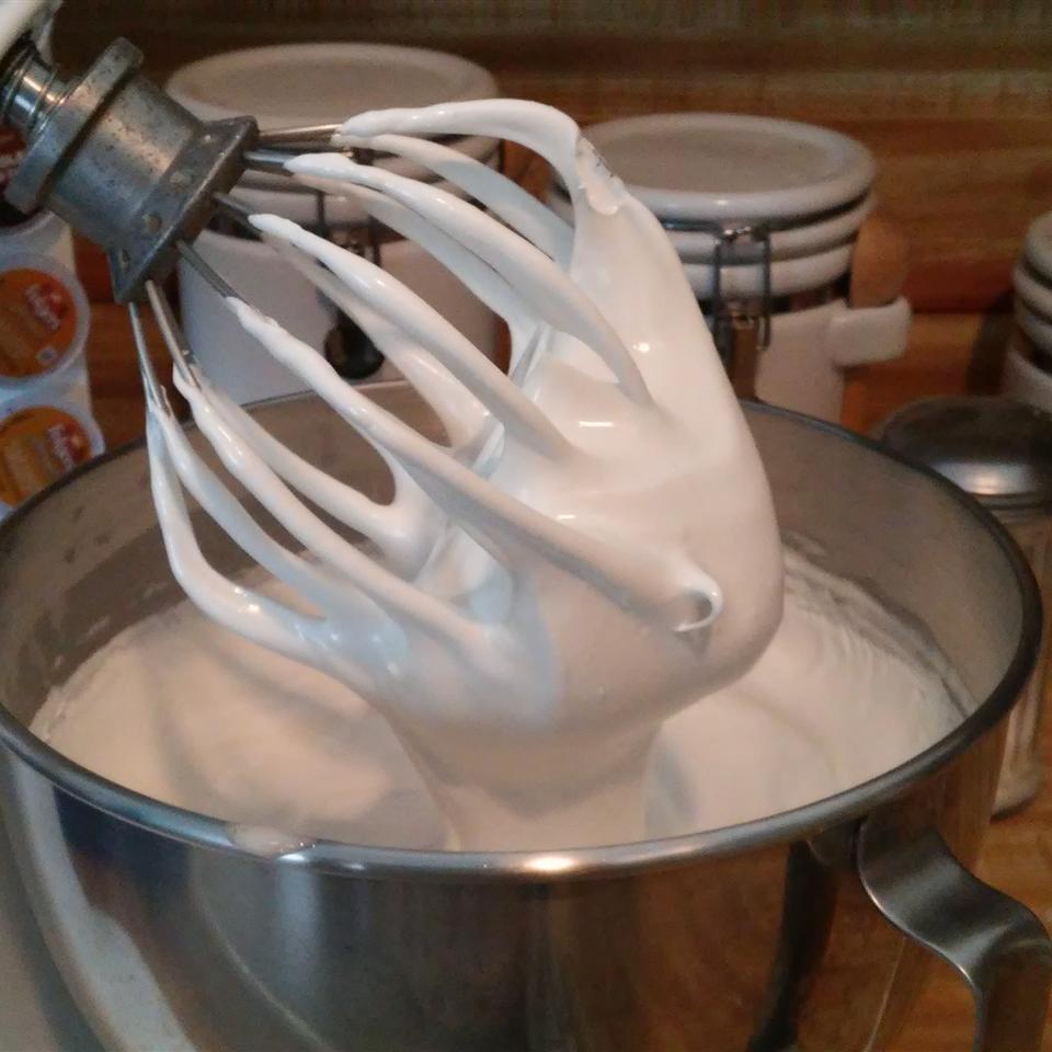 Old-Fashioned Snow Peak Frosting image