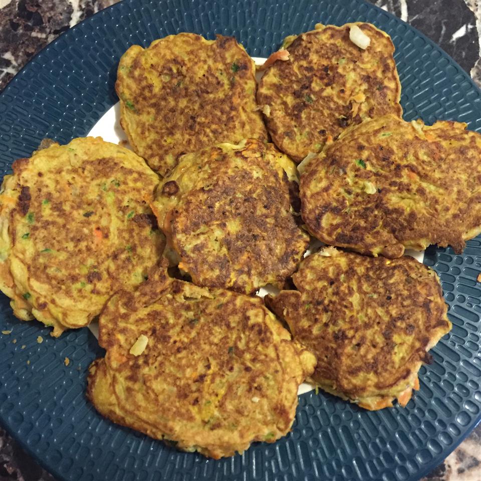 Low-Cal Zucchini Pancakes with Low-Fat Basil Dressing_image