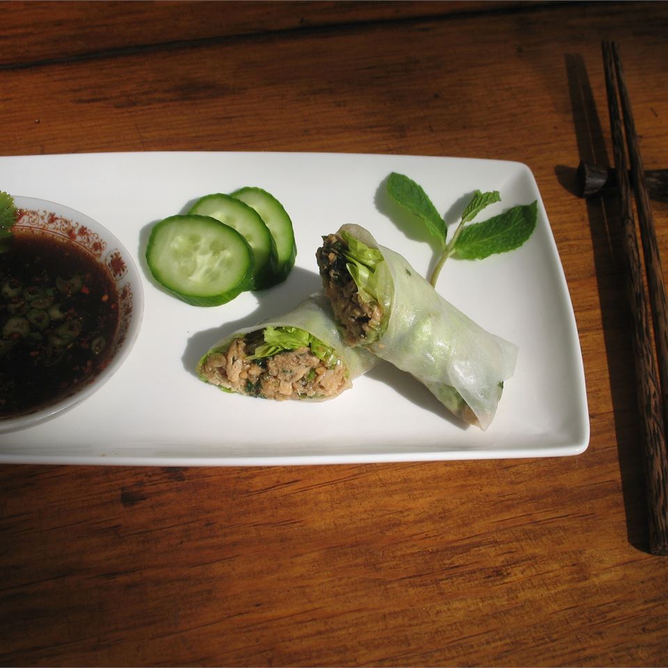 Lemon Grass and Chicken Summer Rolls image