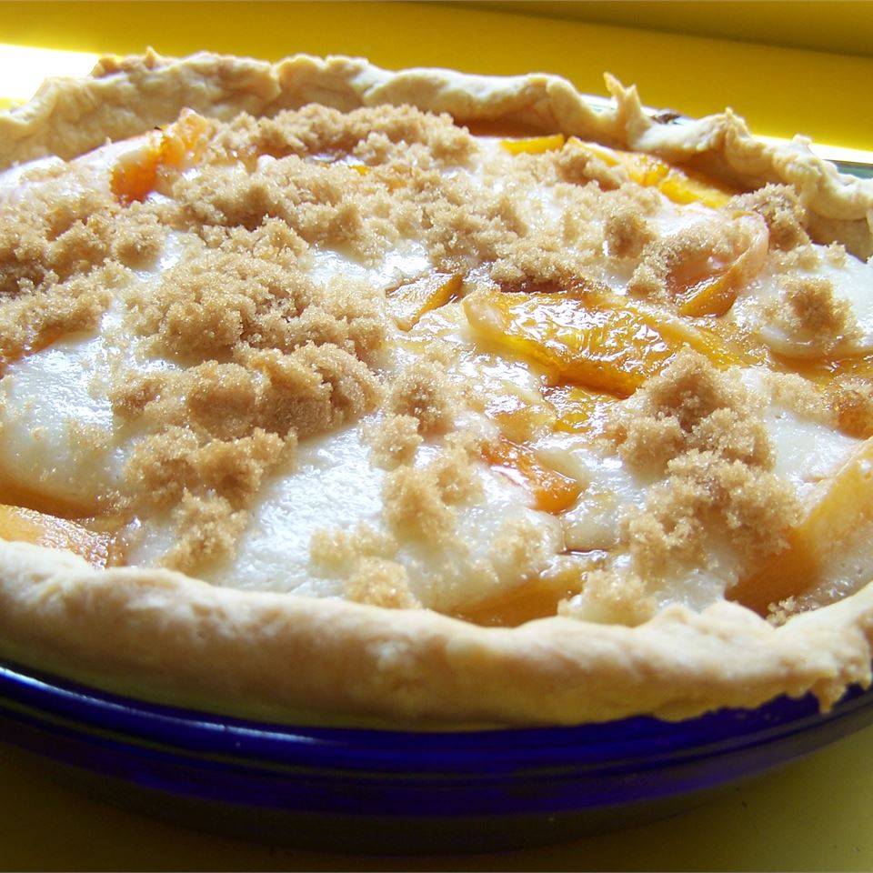 sour cream peach pie with crumb topping