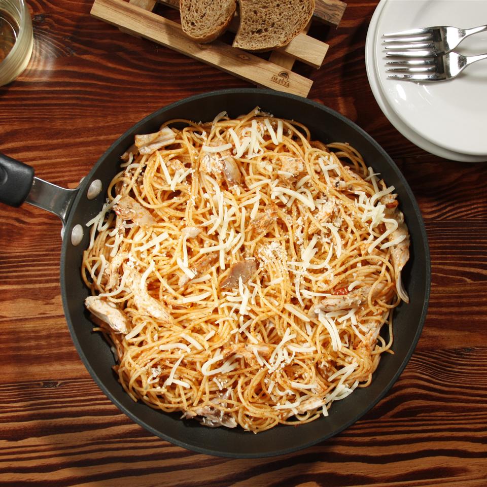 Simple Spaghetti with Chicken, Parmesan and Mozzarella_image