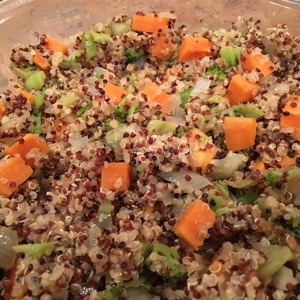 Quinoa with Sweet Potatoes and Broccoli_image