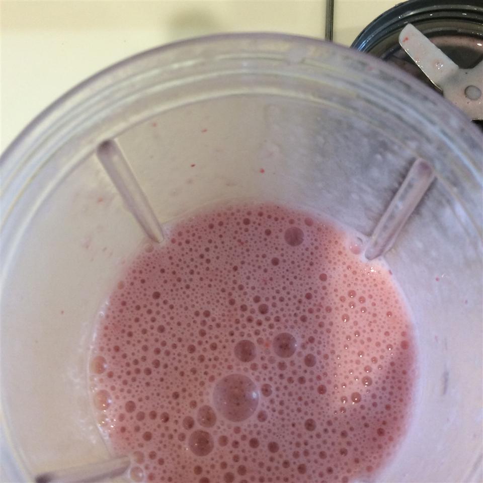 Healthy Strawberry Smoothie_image