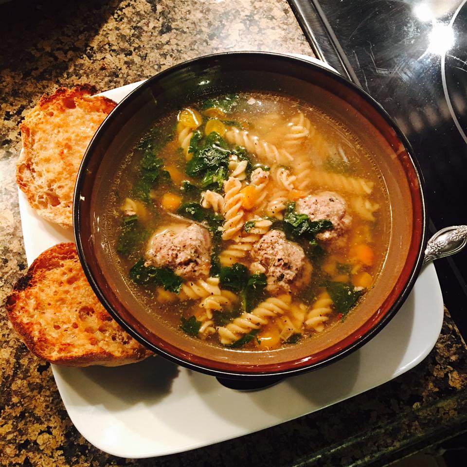 Где можно поесть супа. Итальянский суп. Супы в итальянском стиле. Итальянский суп с пастой. Итальянская похлебка с морепродуктами.