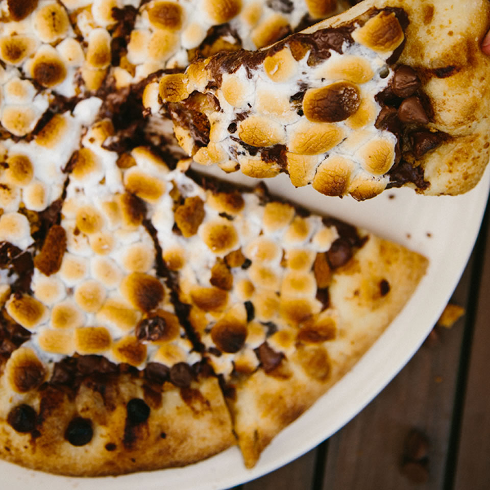 Grilled S'mores Pizza image