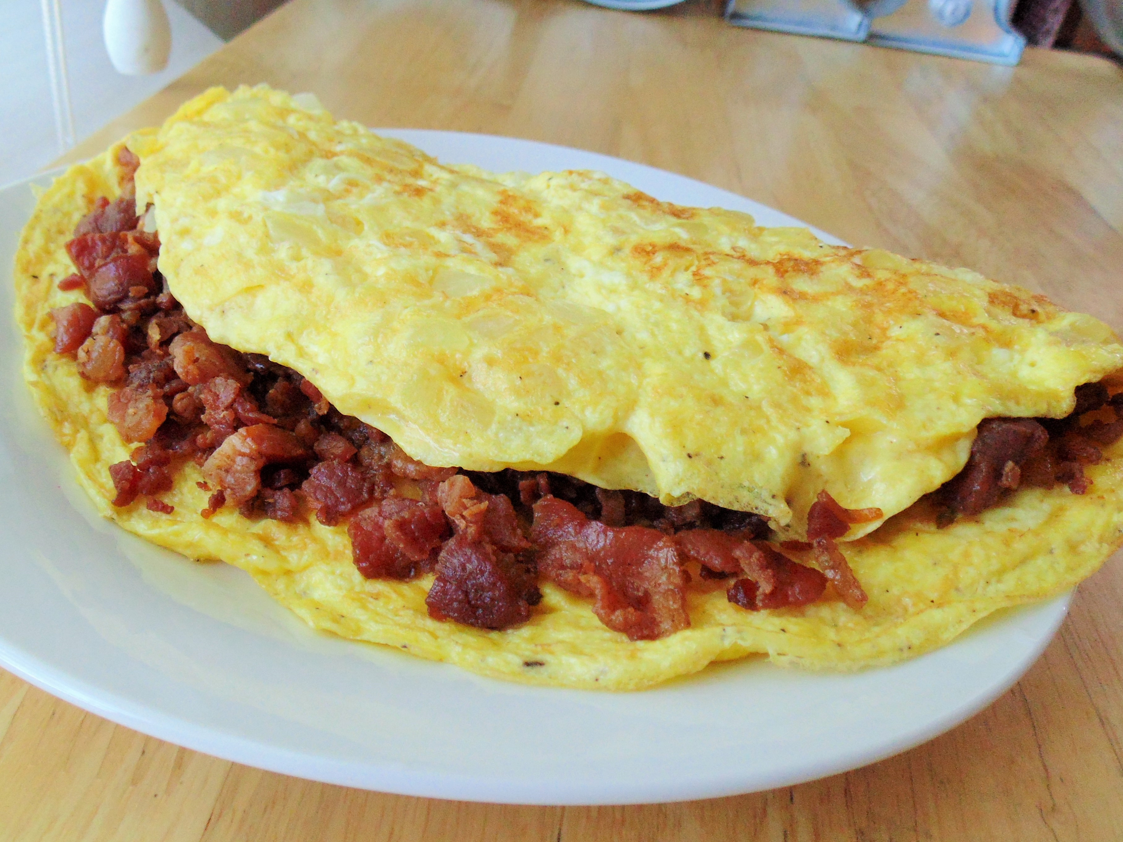 Deluxe Bacon Onion Omelet_image