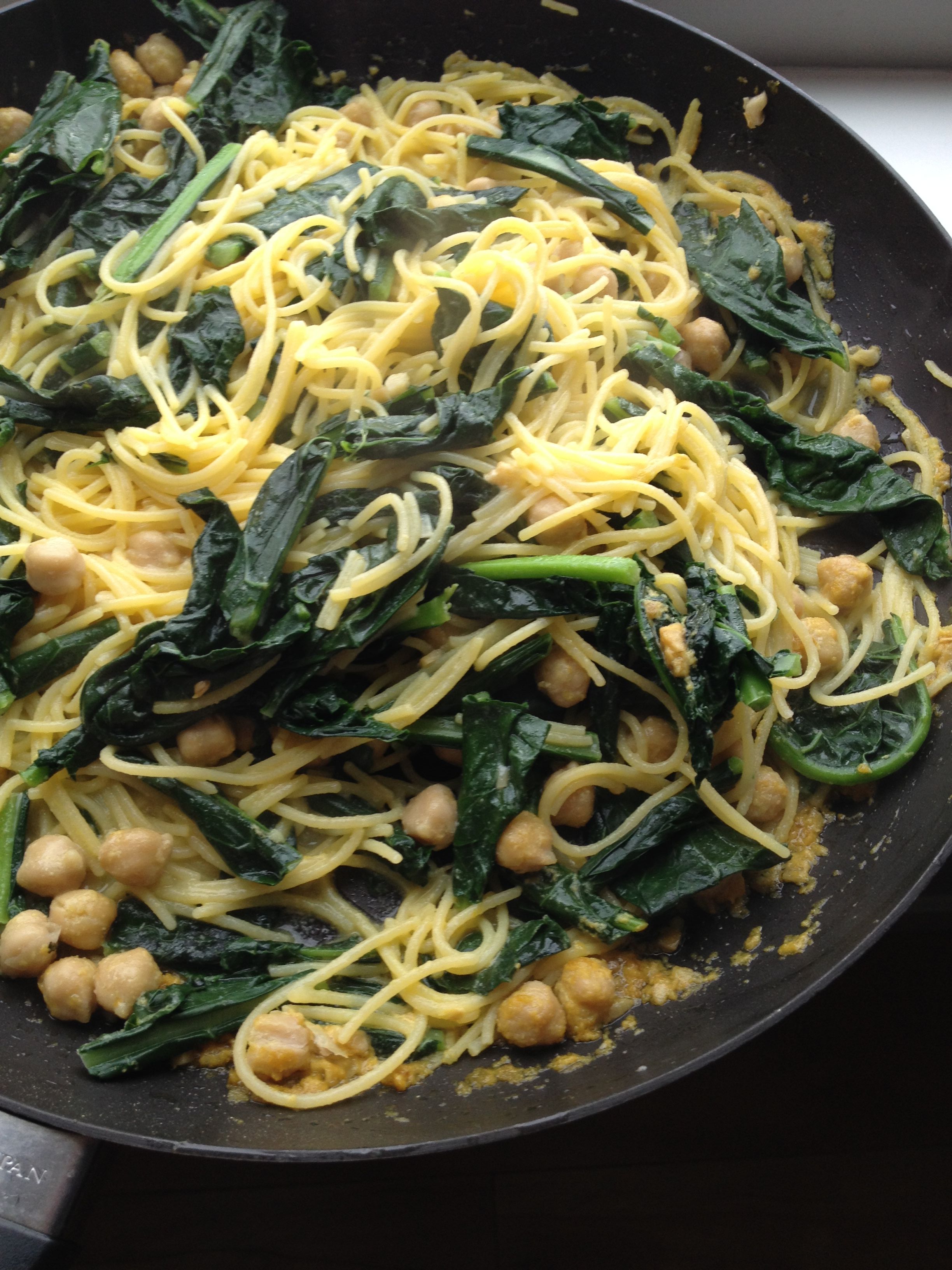 Easy Vegan Pasta with Kale and Chickpeas_image