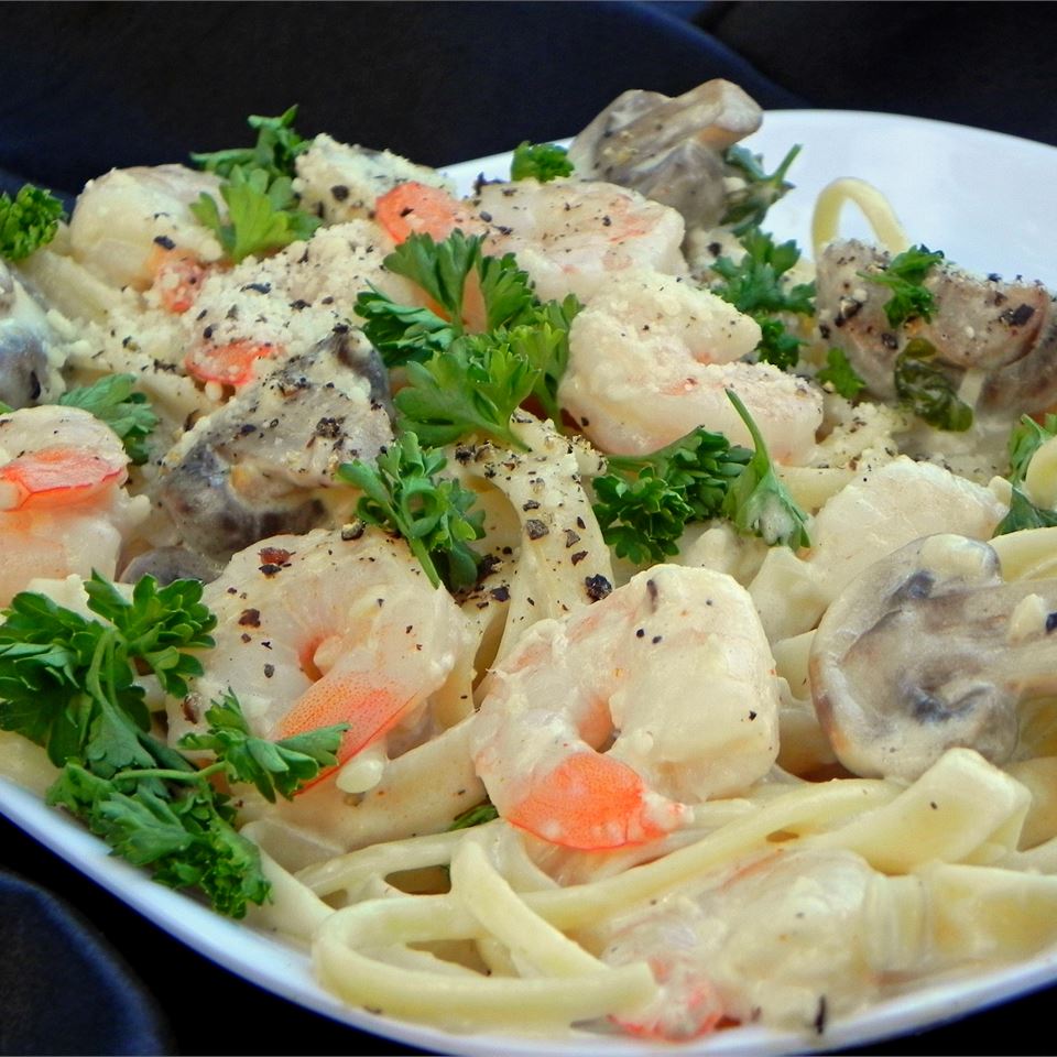 Shrimp Fettuccine Alfredo image