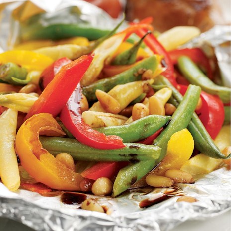 Healthy Foil Recipes / Foil-Baked Tilapia with Vegetables | Baked tilapia in foil ... : Cheesy chicken with succotash, salmon kebabs and hot plums and berries in a foil pack are just the beginning.