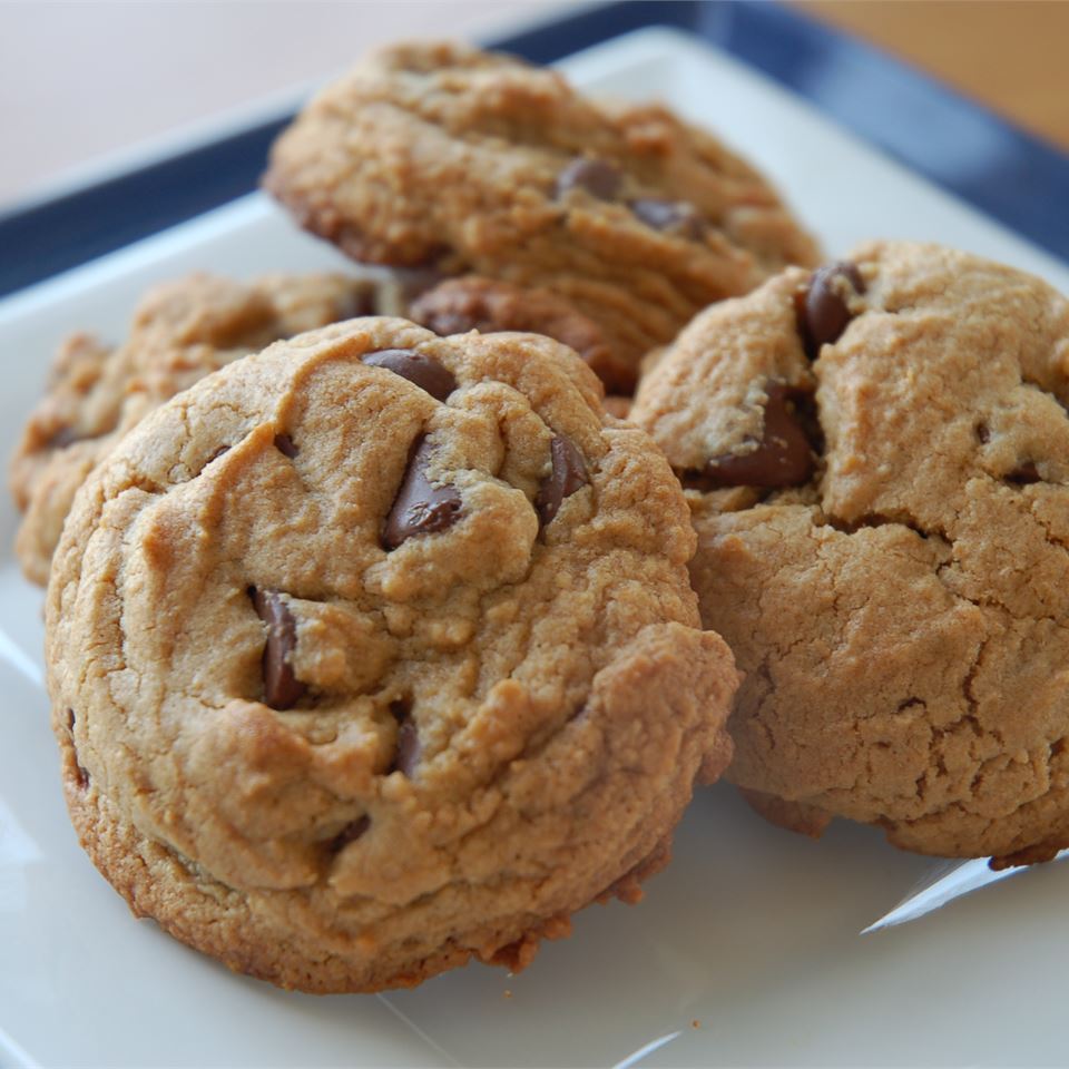 Chewy Peanut Butter Chocolate Chip Cookies_image