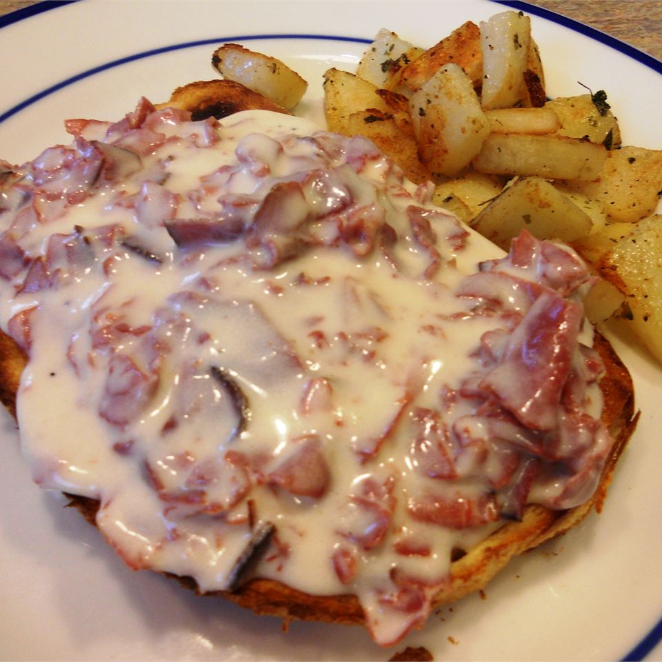Creamed Chipped Beef On Toast image